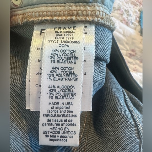 Frame Denim Le High Skinny Outseam Slit
in Dark Denim size 26 - Picture 11 of 13